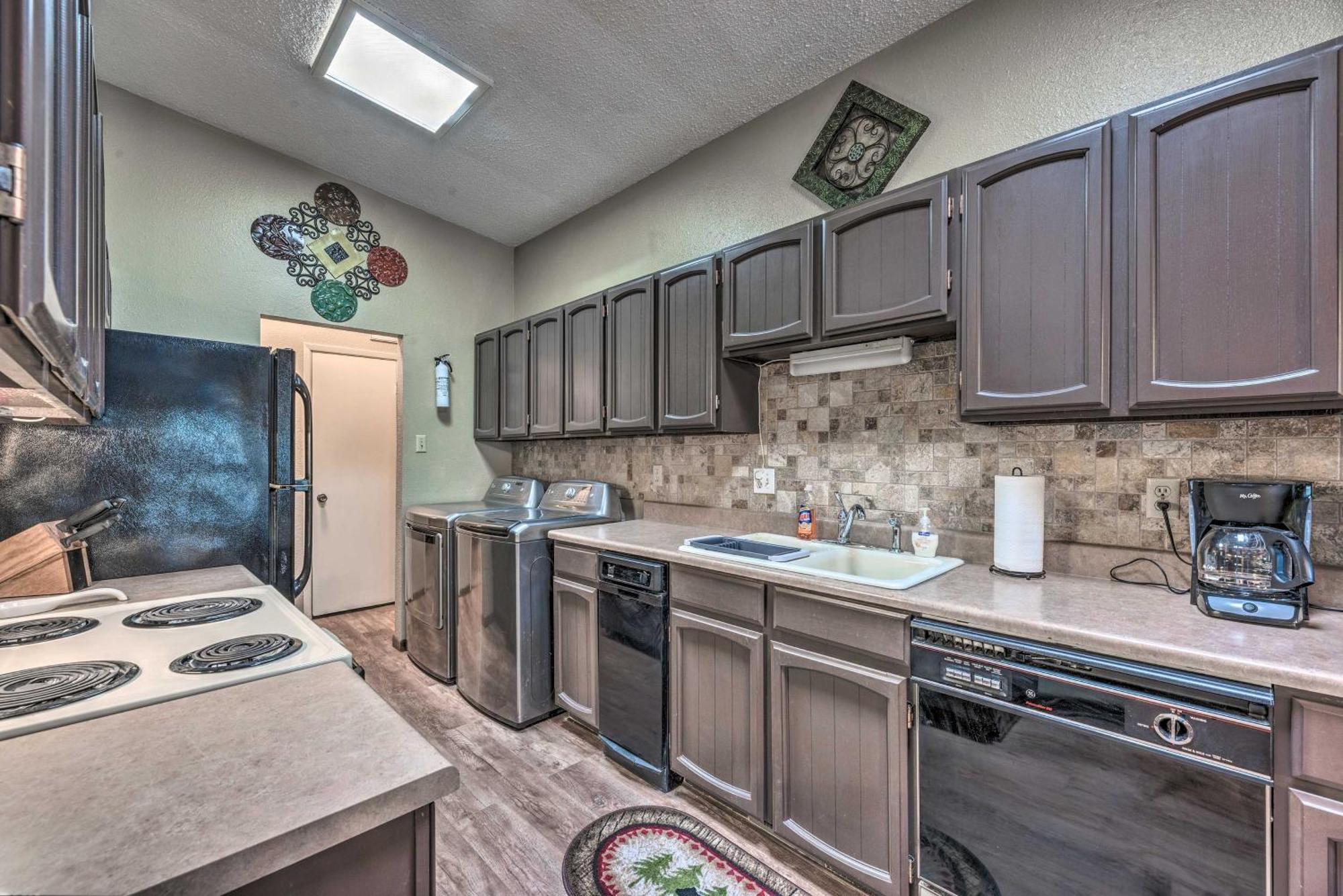 Alto Condo With Deck 2 Mi To Ruidoso Winter Park! Exterior photo